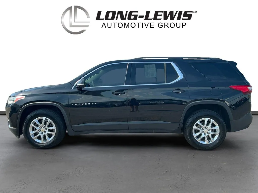 2019 Chevrolet Traverse LT thumbnail 2