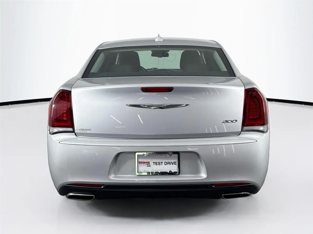 2019 Chrysler 300 Touring thumbnail 10