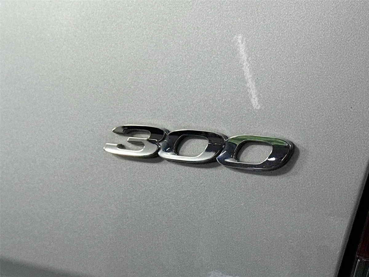 2019 Chrysler 300 Touring thumbnail 13