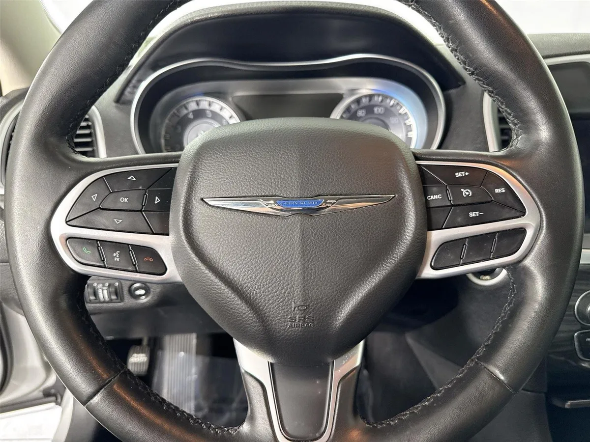 2019 Chrysler 300 Touring thumbnail 15