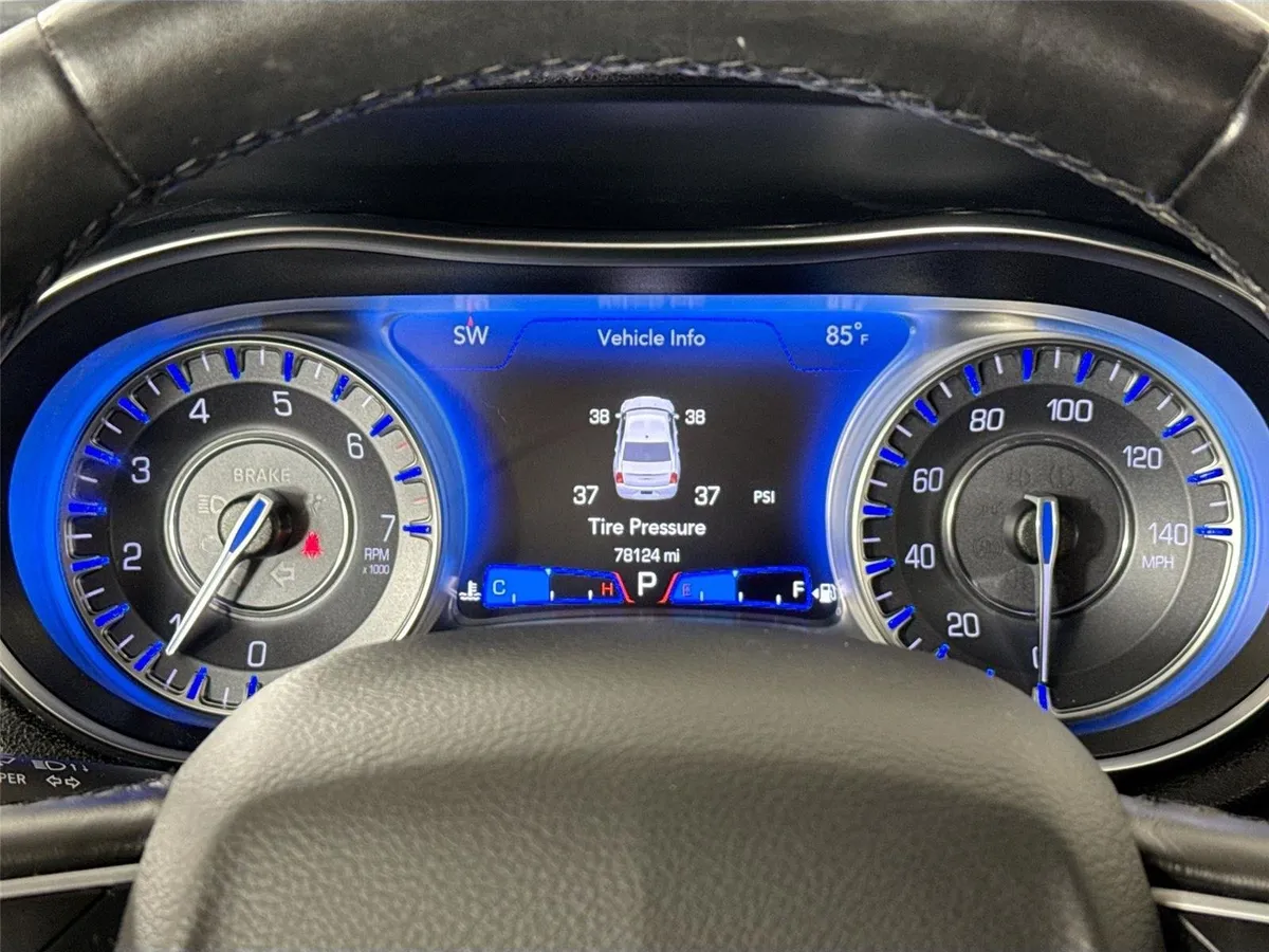 2019 Chrysler 300 Touring thumbnail 18