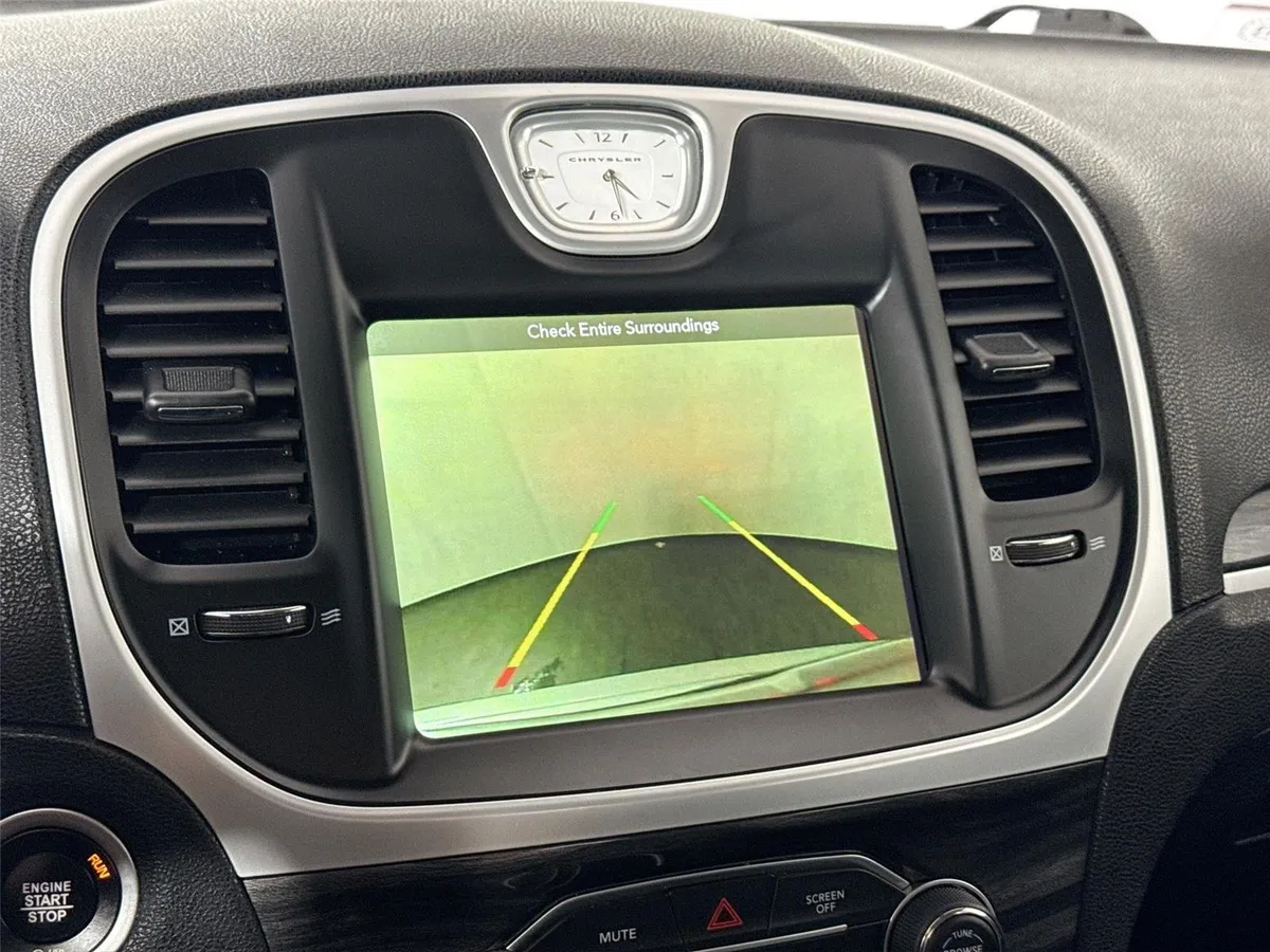 2019 Chrysler 300 Touring thumbnail 22