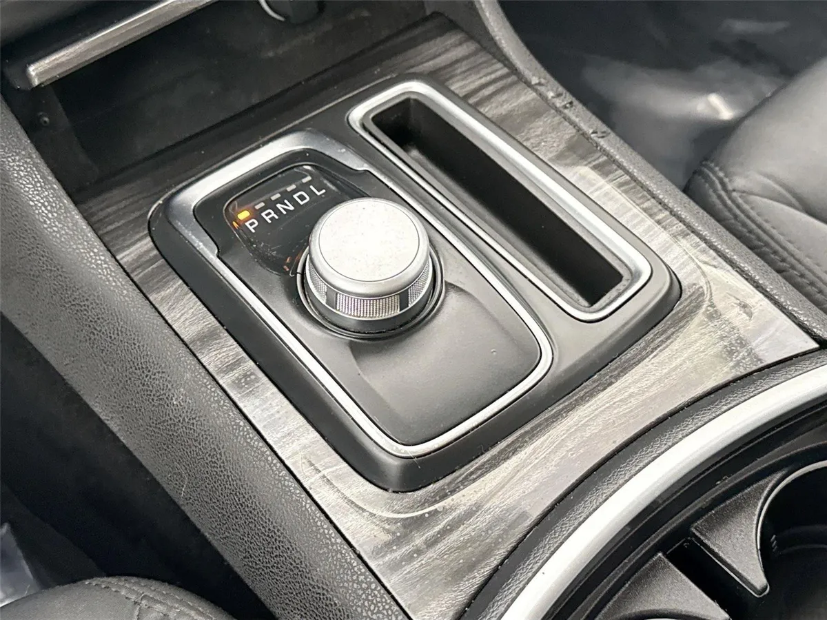 2019 Chrysler 300 Touring thumbnail 24