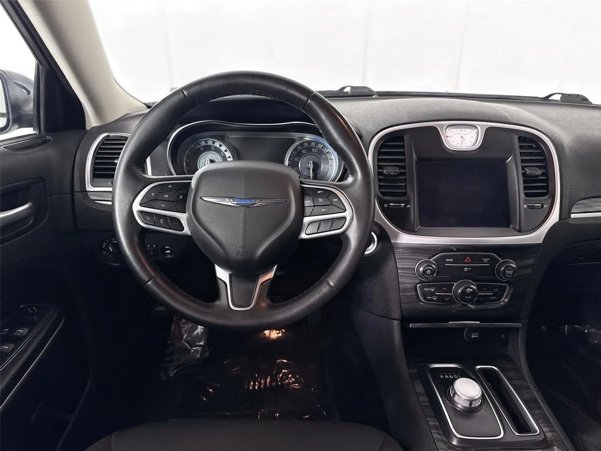 2019 Chrysler 300 Touring thumbnail 30