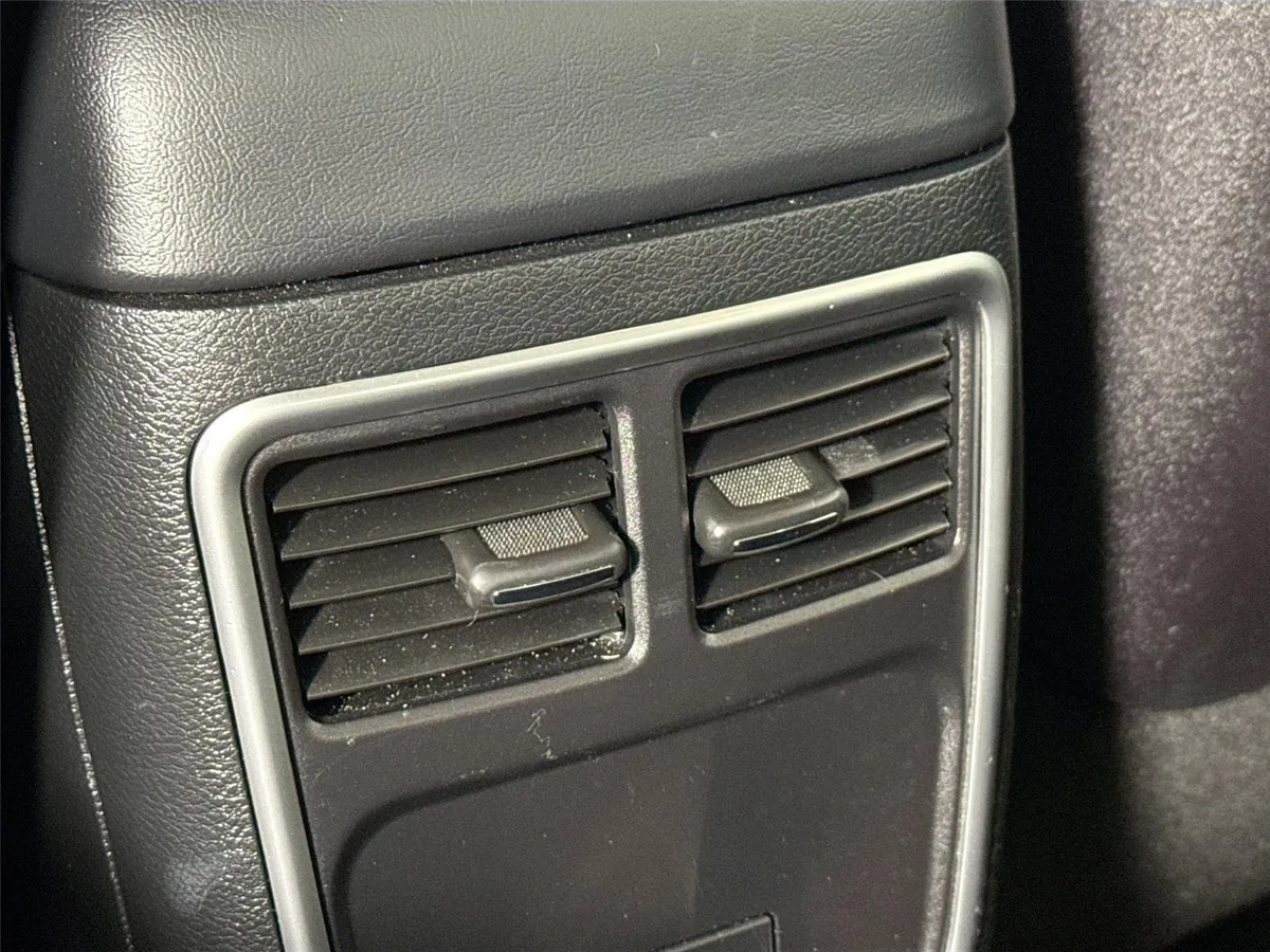 2019 Chrysler 300 Touring thumbnail 36