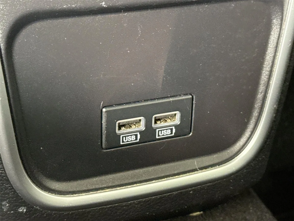 2019 Chrysler 300 Touring thumbnail 37
