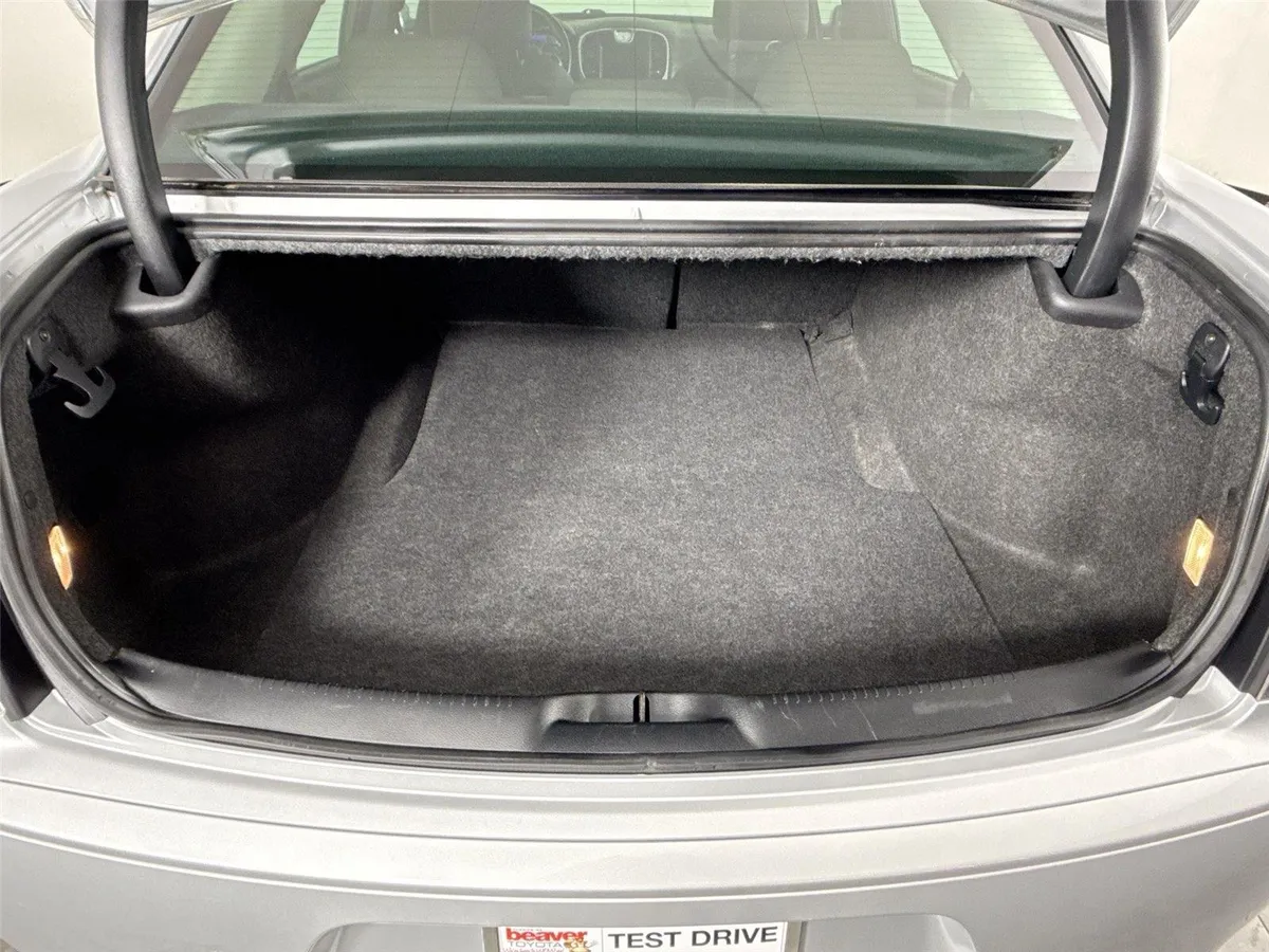 2019 Chrysler 300 Touring thumbnail 38