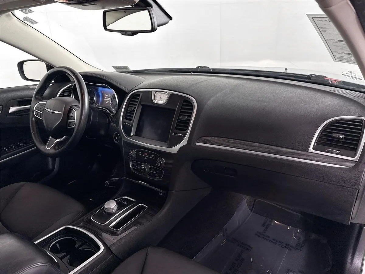 2019 Chrysler 300 Touring thumbnail 43