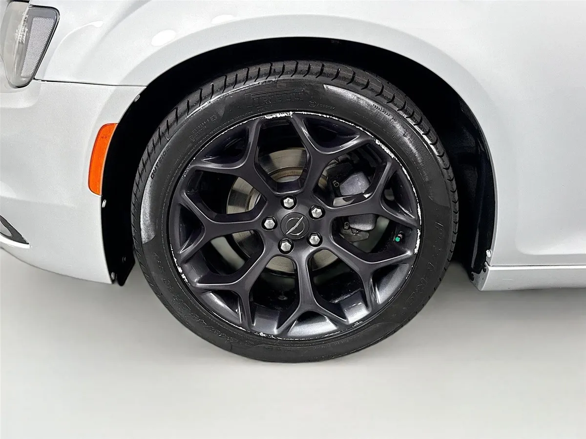 2019 Chrysler 300 Touring thumbnail 45