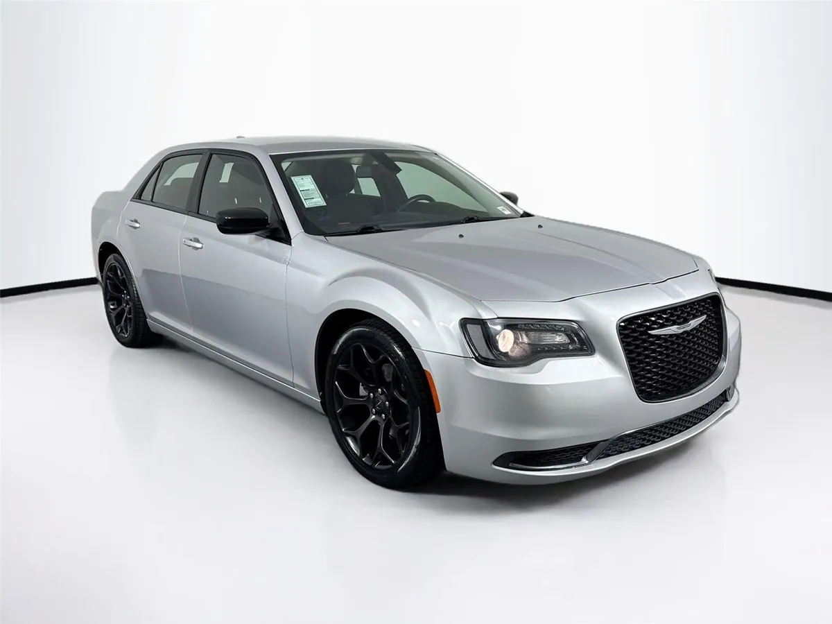2019 Chrysler 300 Touring thumbnail 8