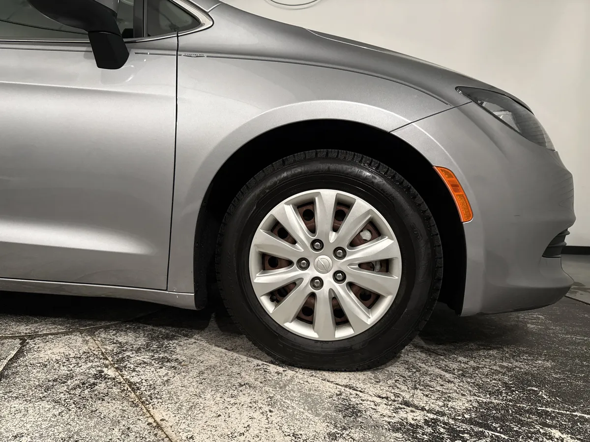 2019 Chrysler Pacifica L thumbnail 12