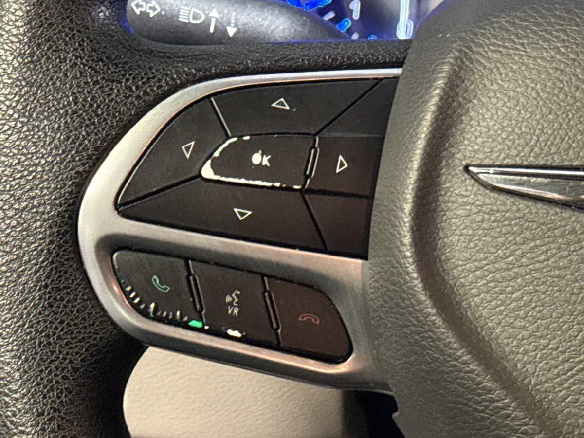 2019 Chrysler Pacifica L thumbnail 18
