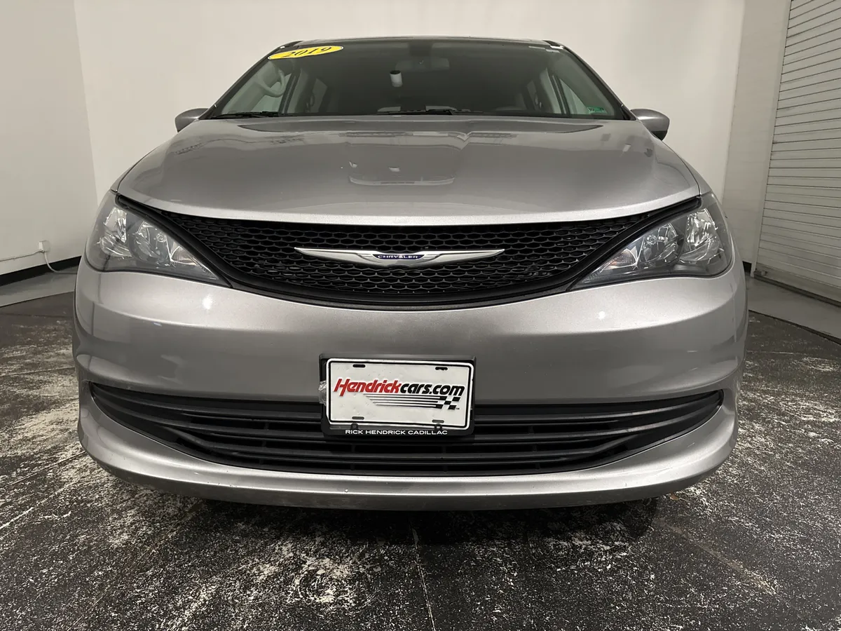2019 Chrysler Pacifica L thumbnail 2