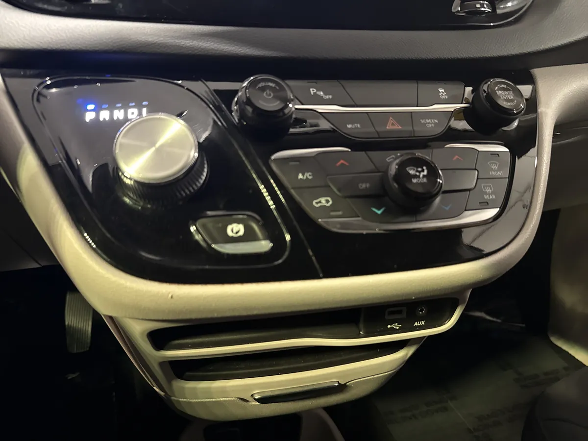 2019 Chrysler Pacifica L thumbnail 23