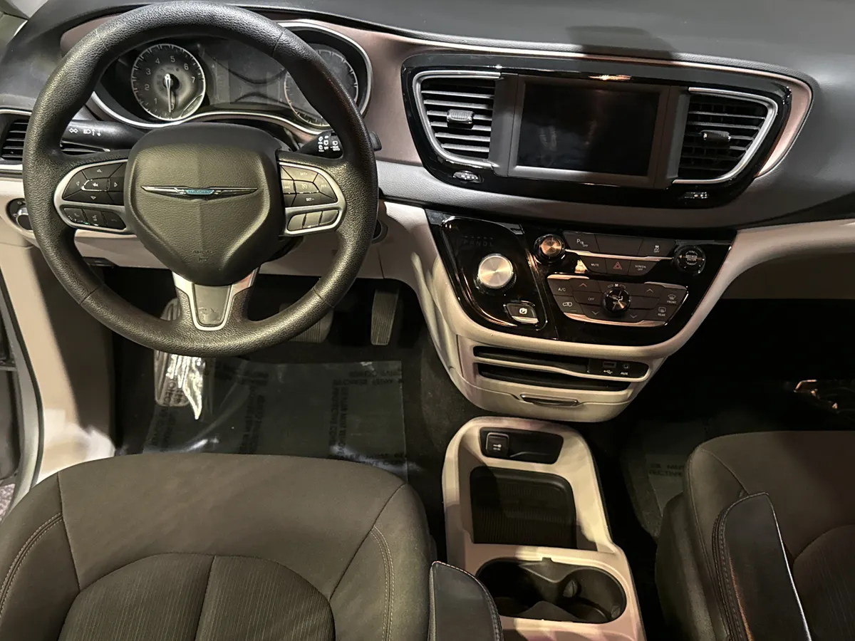 2019 Chrysler Pacifica L thumbnail 29