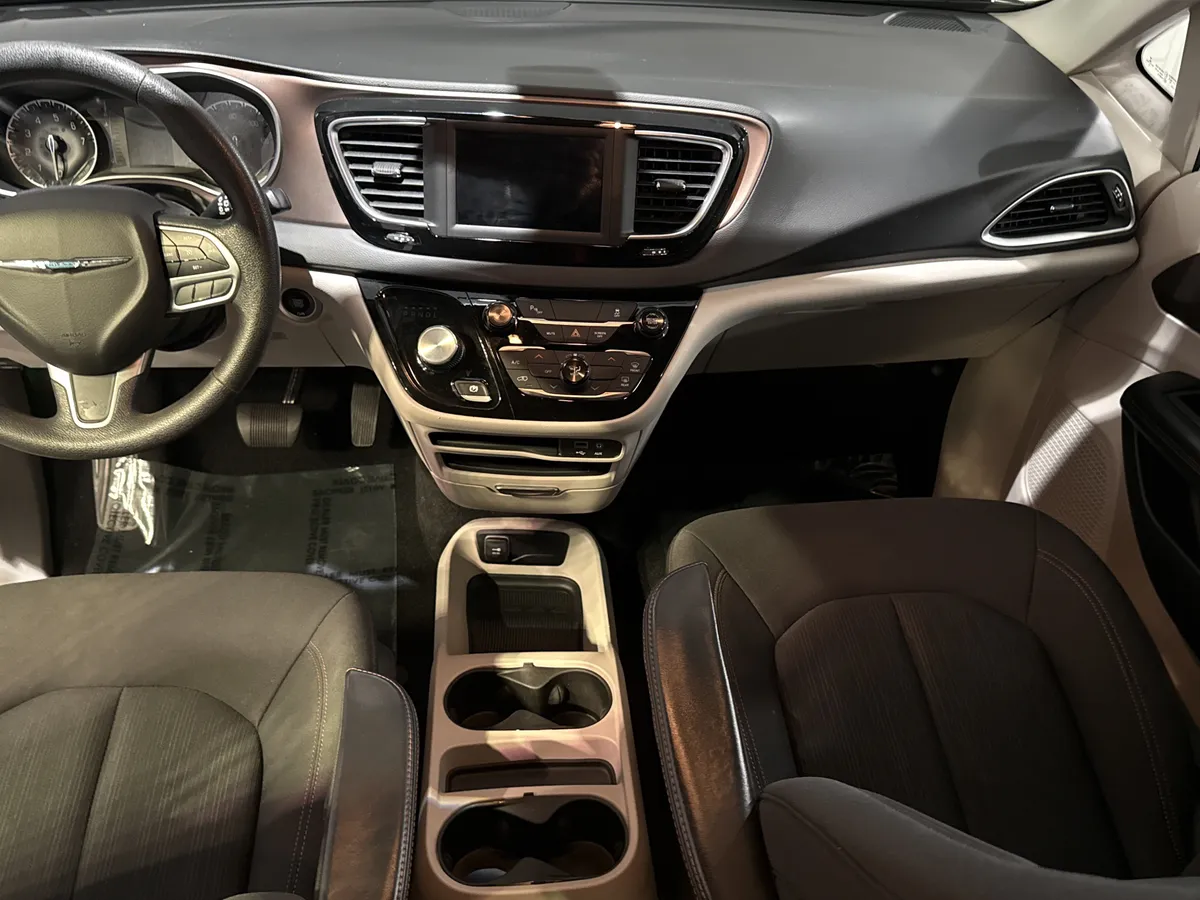 2019 Chrysler Pacifica L thumbnail 30