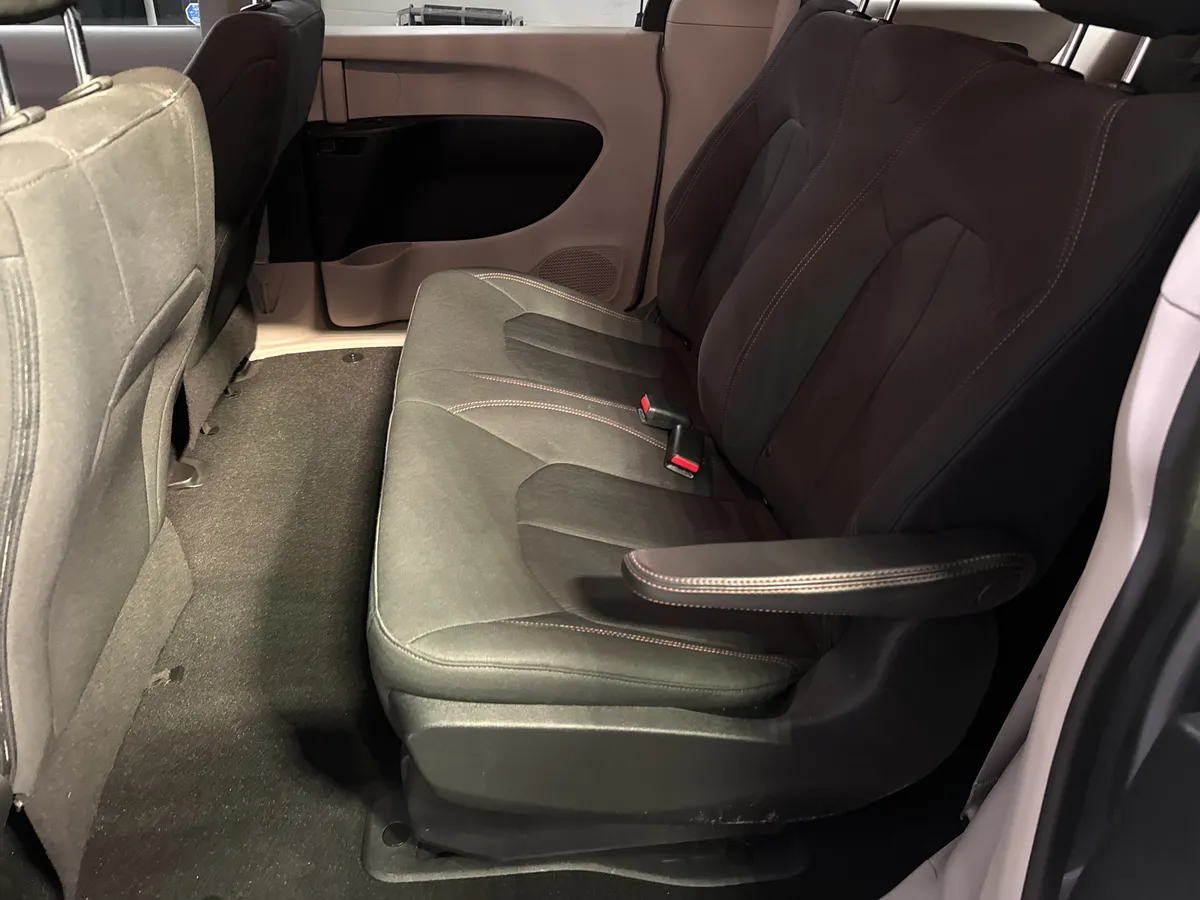 2019 Chrysler Pacifica L thumbnail 31
