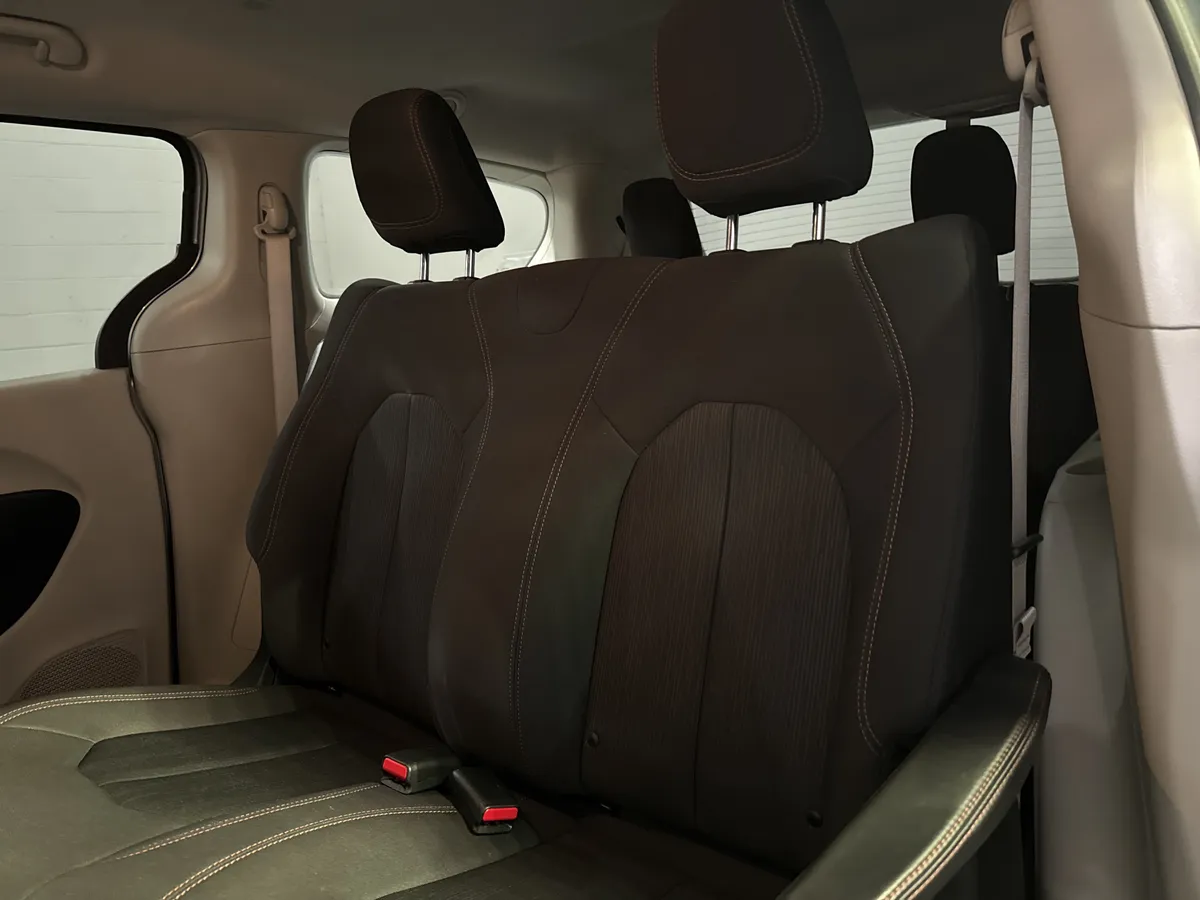 2019 Chrysler Pacifica L thumbnail 32