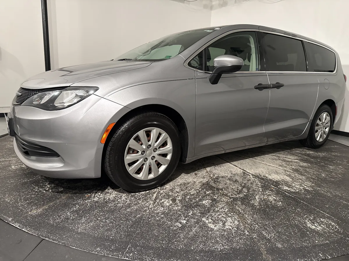 2019 Chrysler Pacifica L thumbnail 4