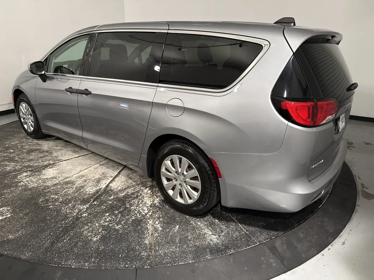 2019 Chrysler Pacifica L thumbnail 7