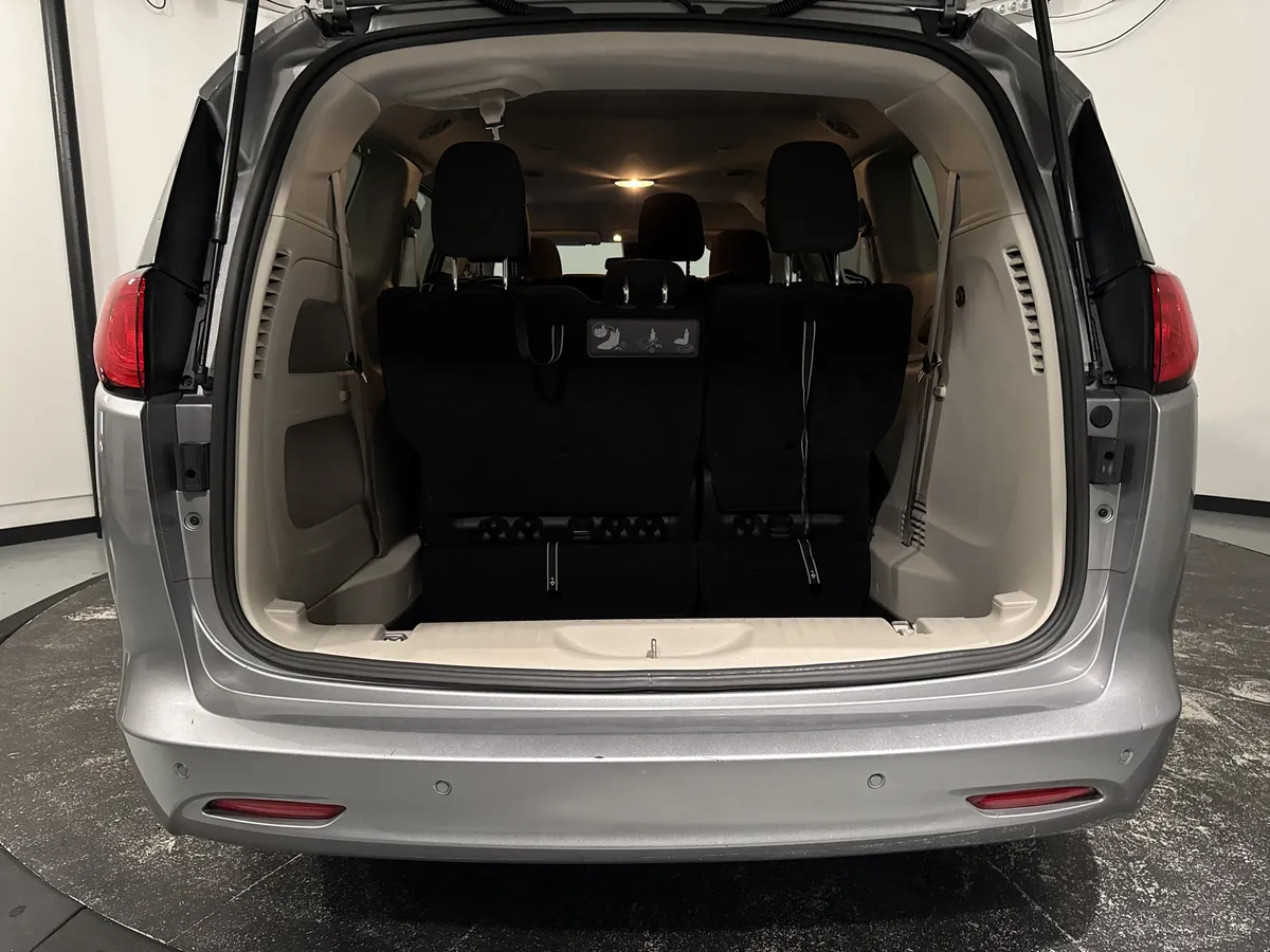 2019 Chrysler Pacifica L thumbnail 9