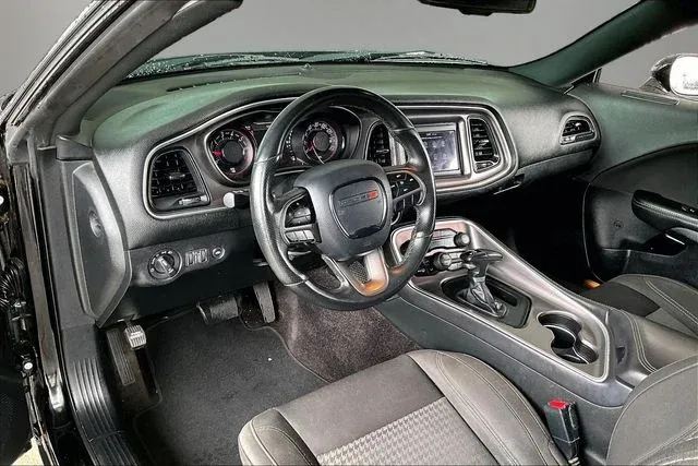 2019 Dodge Challenger SXT thumbnail 14