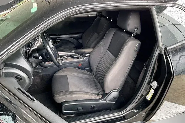 2019 Dodge Challenger SXT thumbnail 18
