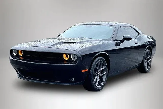 2019 Dodge Challenger SXT thumbnail 2
