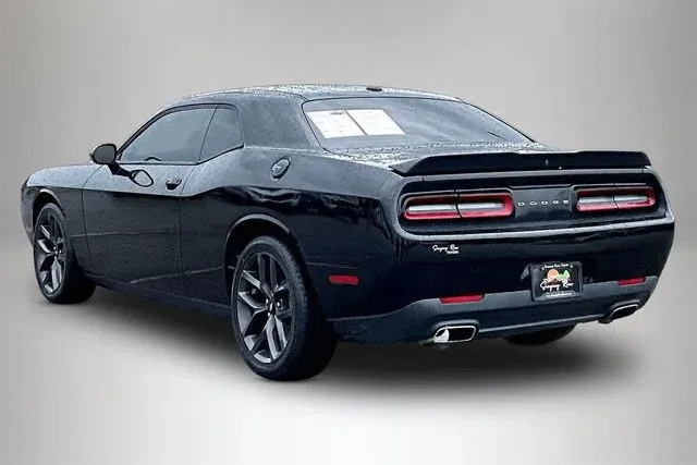2019 Dodge Challenger SXT thumbnail 4