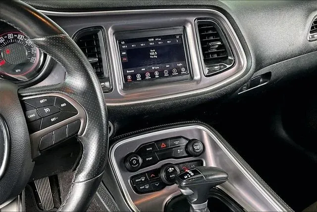 2019 Dodge Challenger SXT thumbnail 9