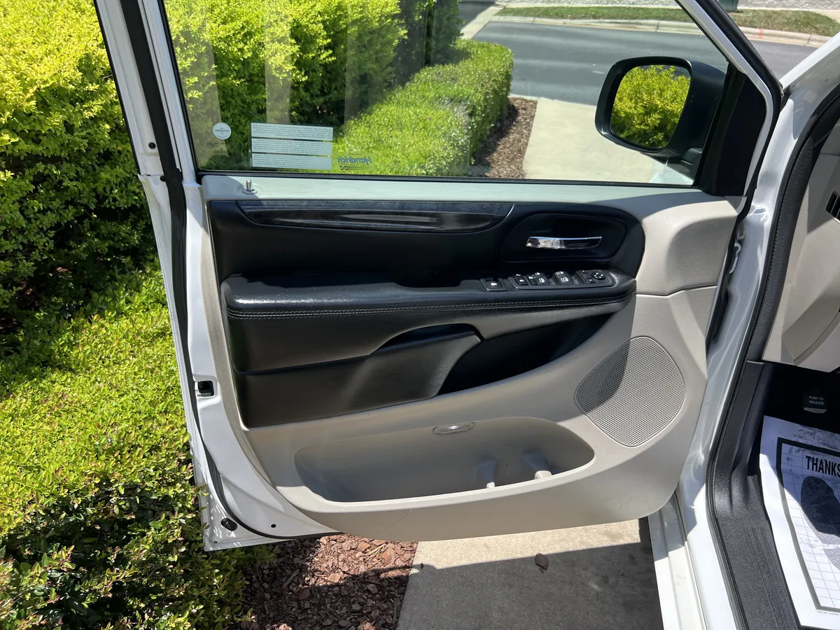 2019 Dodge Grand Caravan SE thumbnail 13