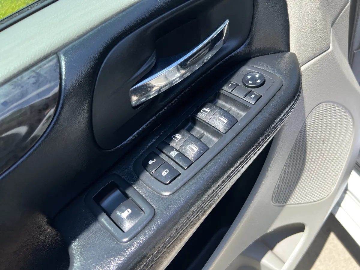2019 Dodge Grand Caravan SE thumbnail 14