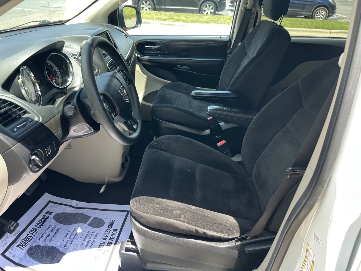 2019 Dodge Grand Caravan SE thumbnail 15