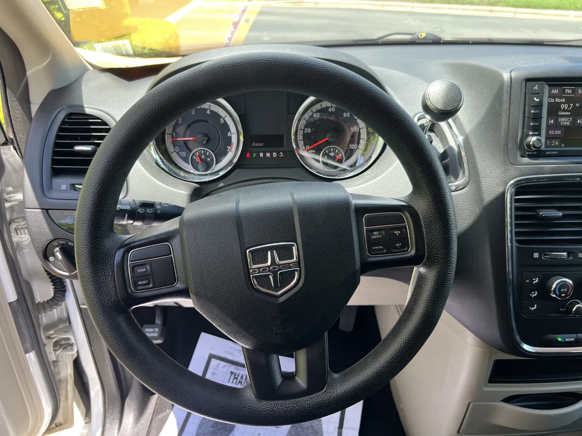 2019 Dodge Grand Caravan SE thumbnail 17