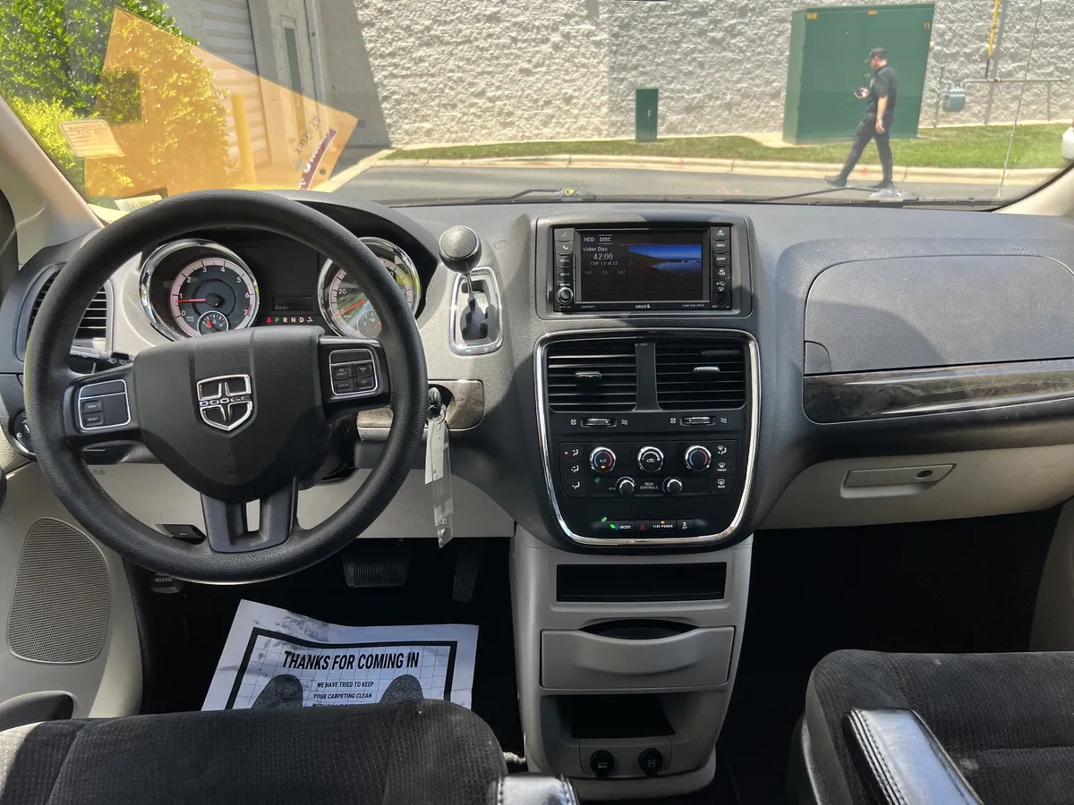 2019 Dodge Grand Caravan SE thumbnail 28