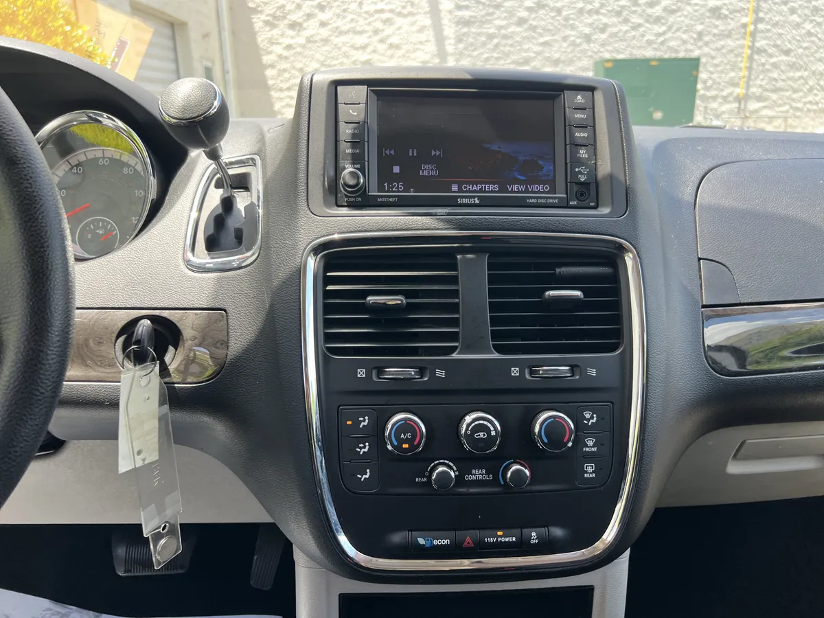 2019 Dodge Grand Caravan SE thumbnail 29