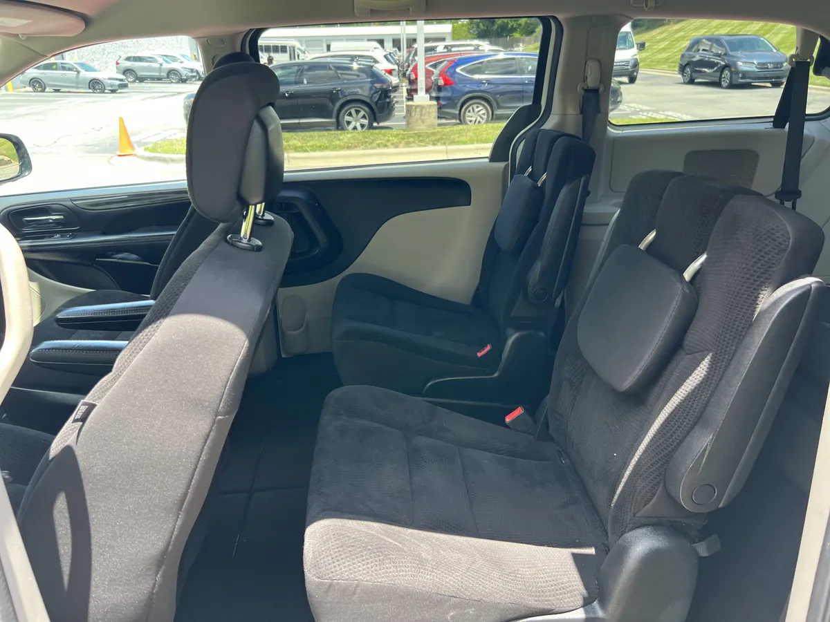 2019 Dodge Grand Caravan SE thumbnail 30