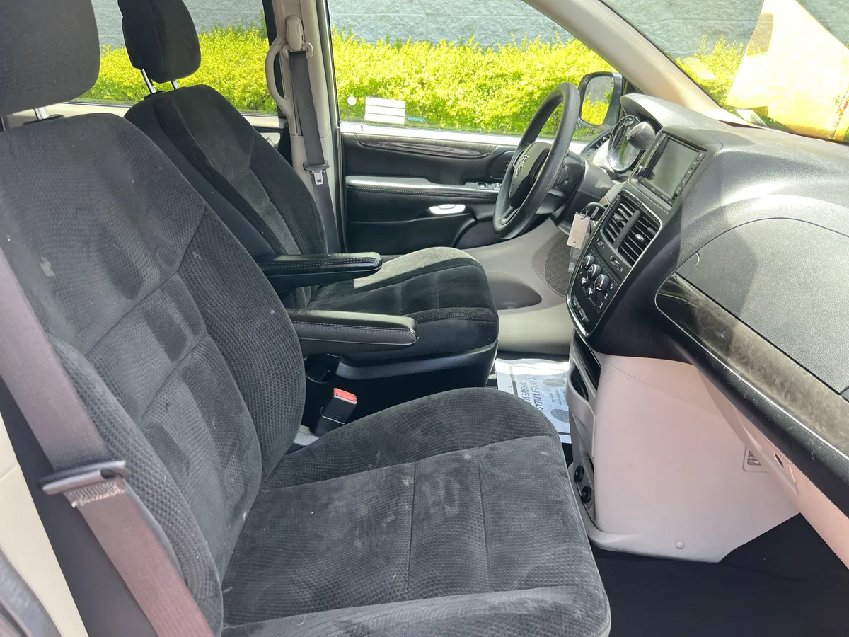 2019 Dodge Grand Caravan SE thumbnail 33
