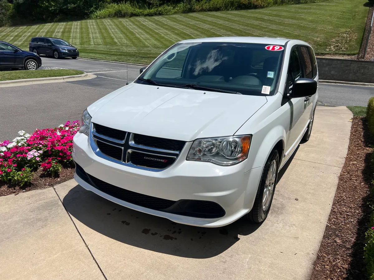 2019 Dodge Grand Caravan SE thumbnail 4