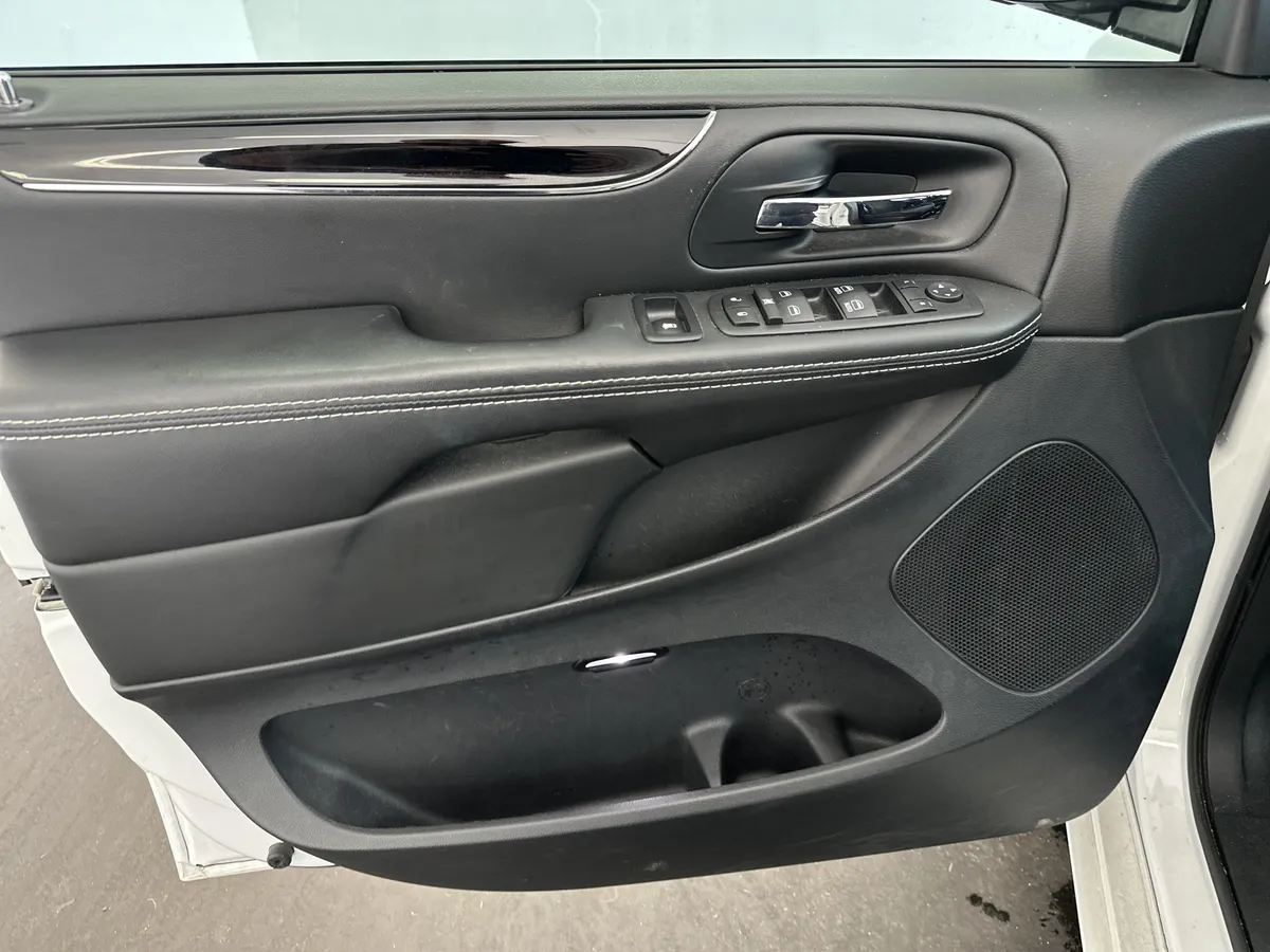 2019 Dodge Grand Caravan SE Plus thumbnail 12