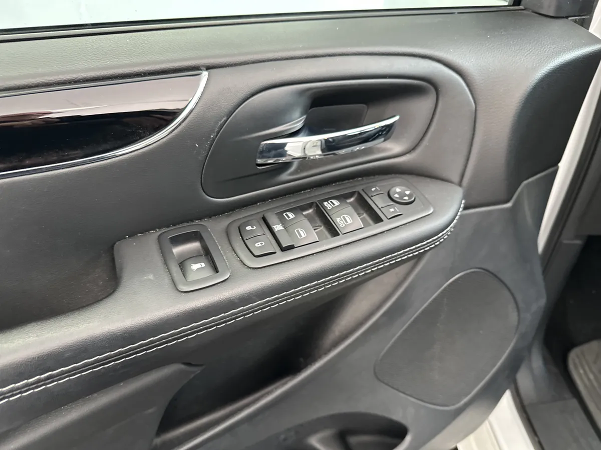 2019 Dodge Grand Caravan SE Plus thumbnail 14