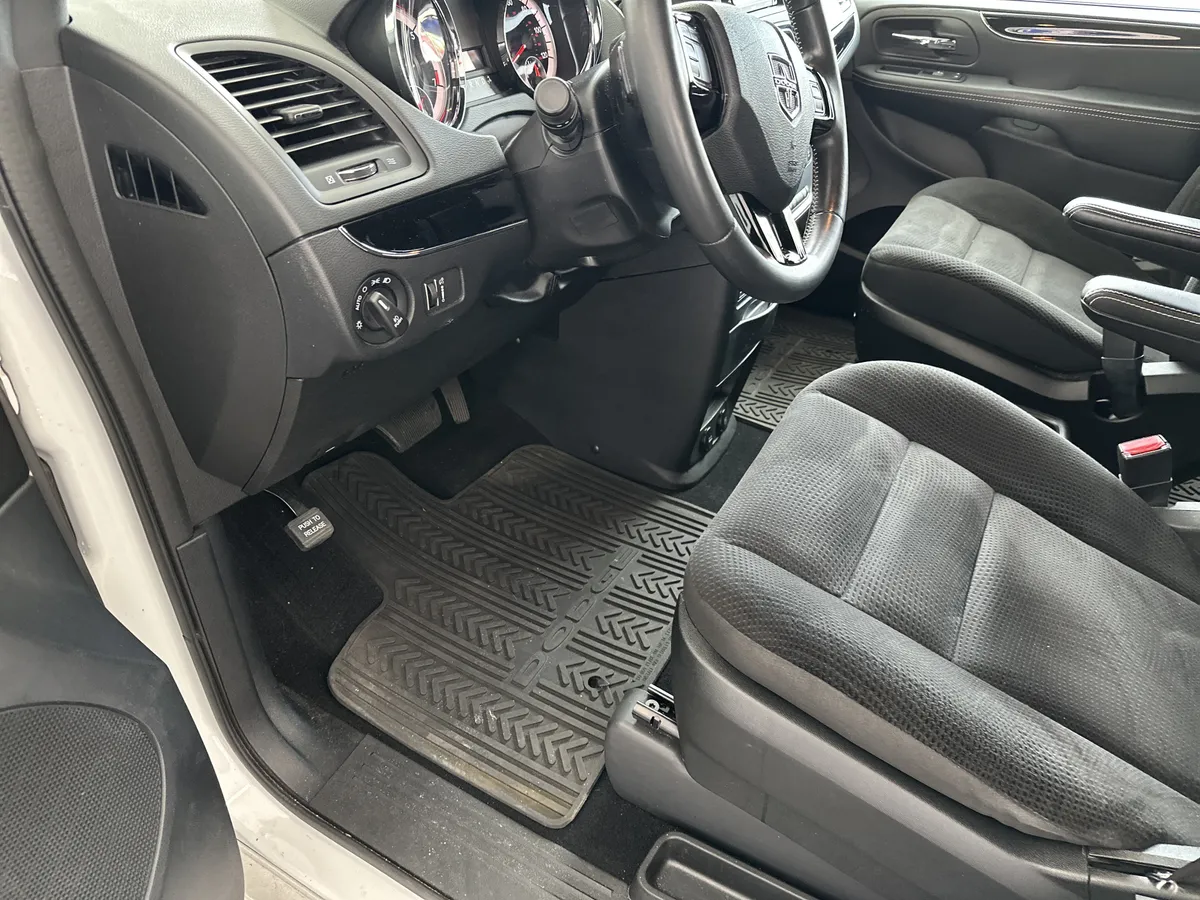 2019 Dodge Grand Caravan SE Plus thumbnail 16
