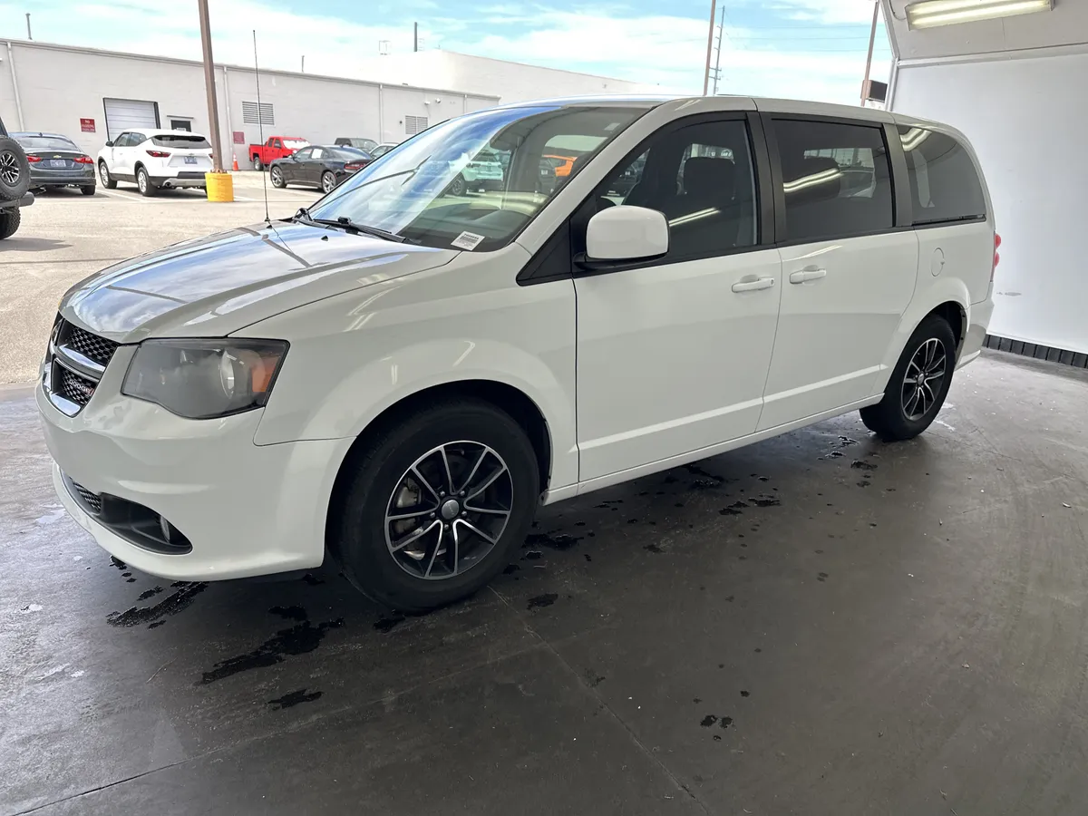 2019 Dodge Grand Caravan SE Plus thumbnail 2