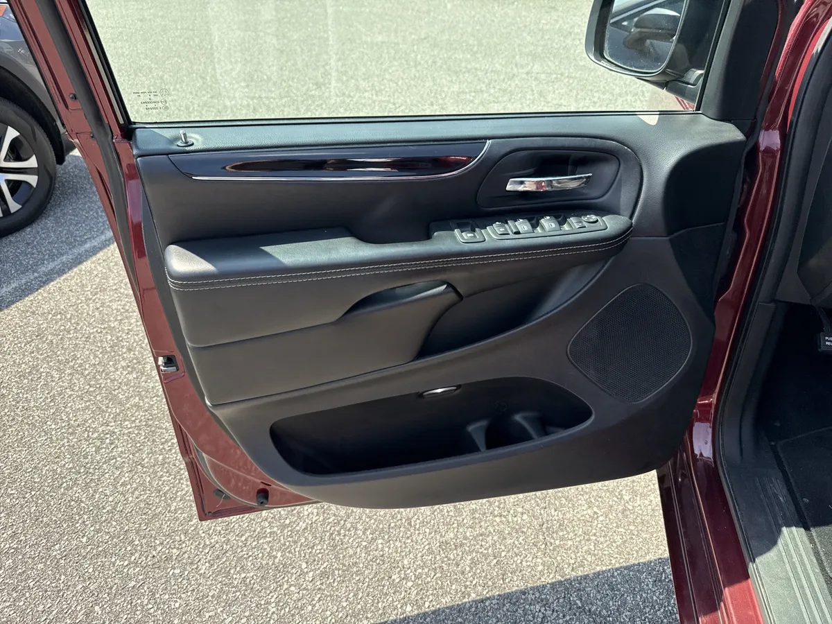 2019 Dodge Grand Caravan SE Plus Wagon thumbnail 13