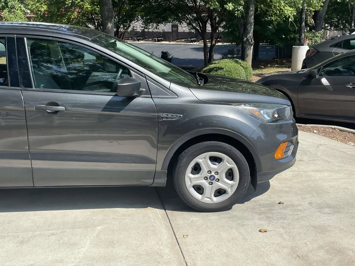 2019 Ford Escape S thumbnail 11