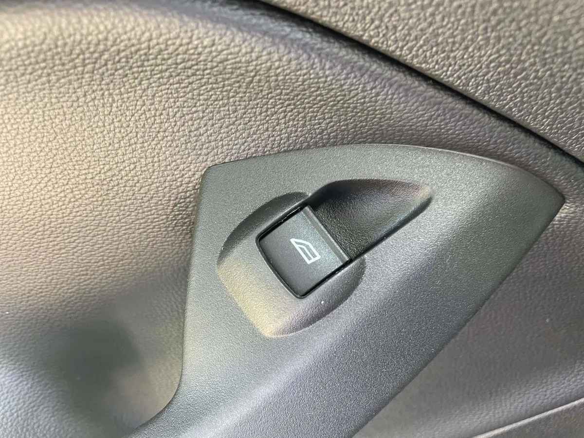 2019 Ford Escape S thumbnail 15