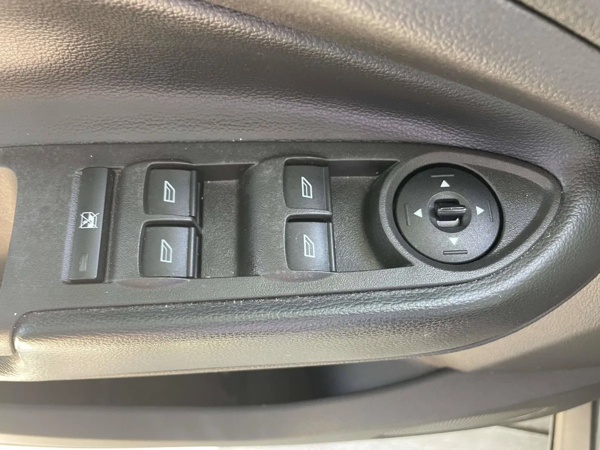 2019 Ford Escape S thumbnail 21