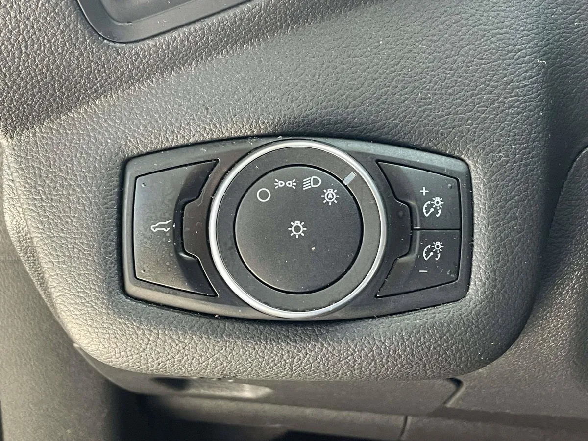 2019 Ford Escape S thumbnail 23