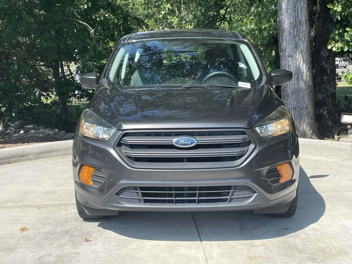 2019 Ford Escape S thumbnail 4