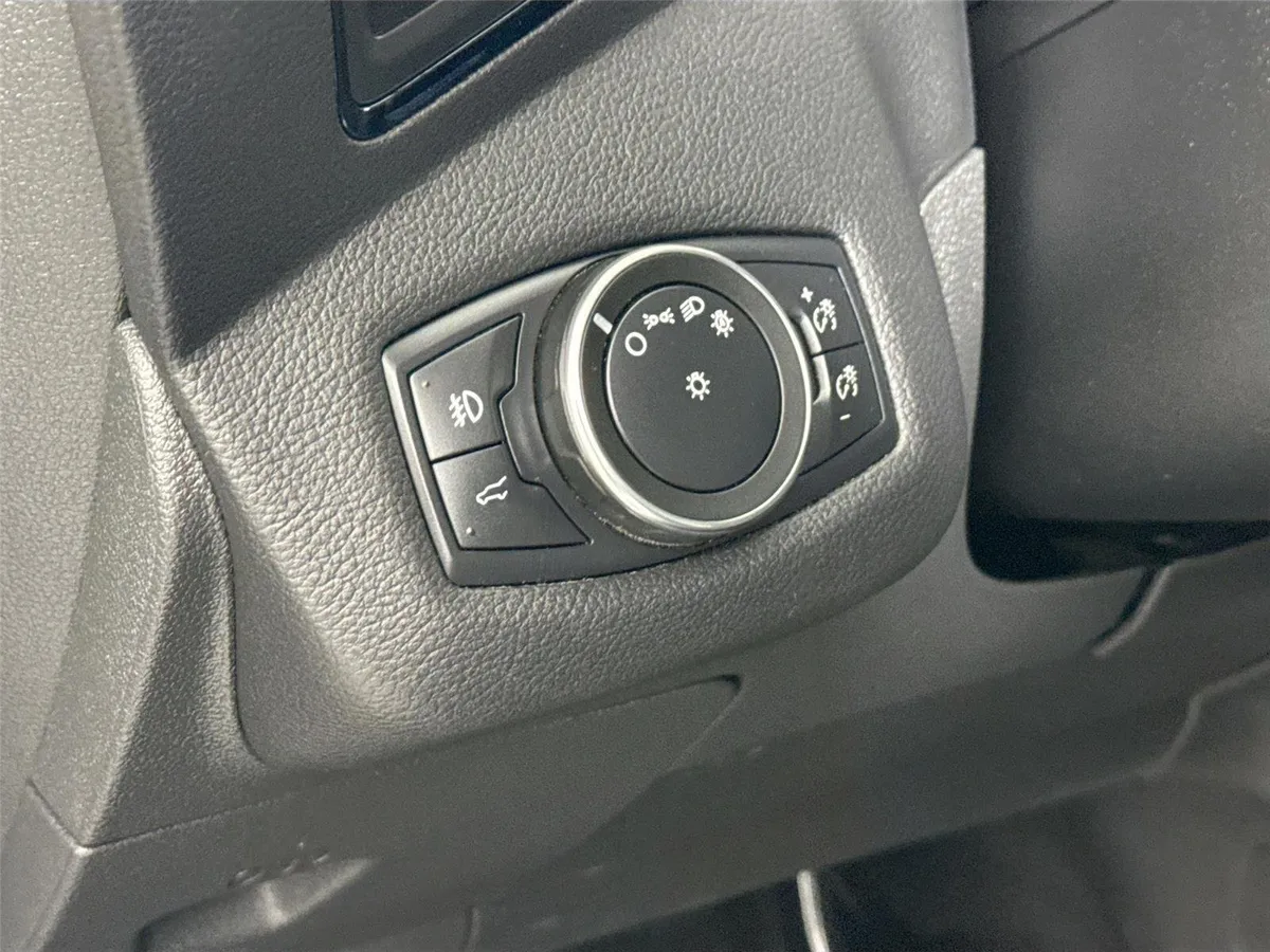 2019 Ford Escape Titanium thumbnail 16